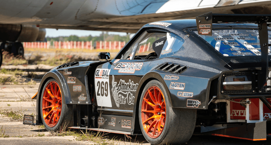 S3 Magazine // CARBON FIBER DATSUN 240Z - Attacking the Clock Racing