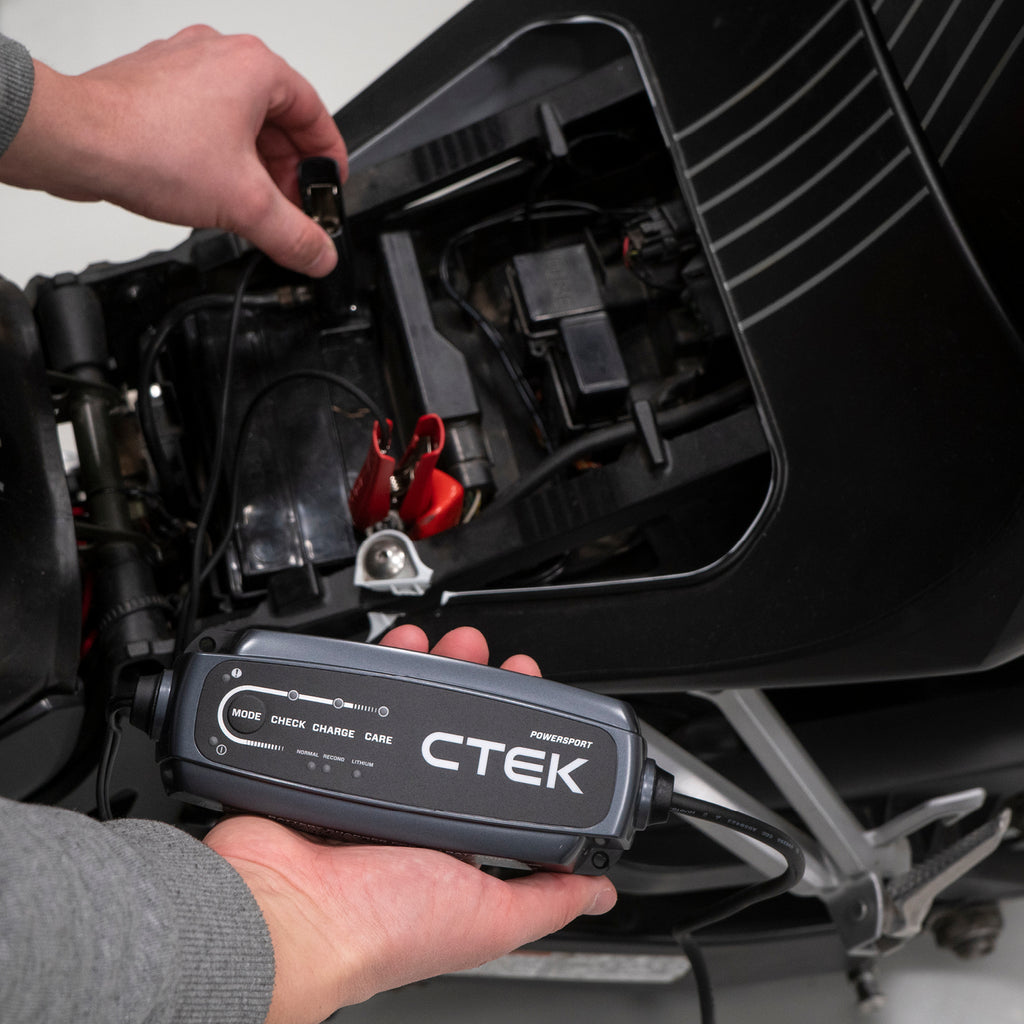 CTEK CT5 POWERSPORT 12V 2.3A Battery Charger & Maintainer