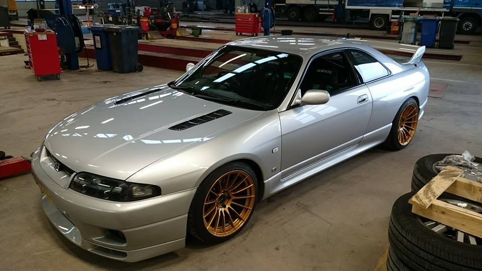 Carbon Fiber Universal Fitment Hood Vents, Long